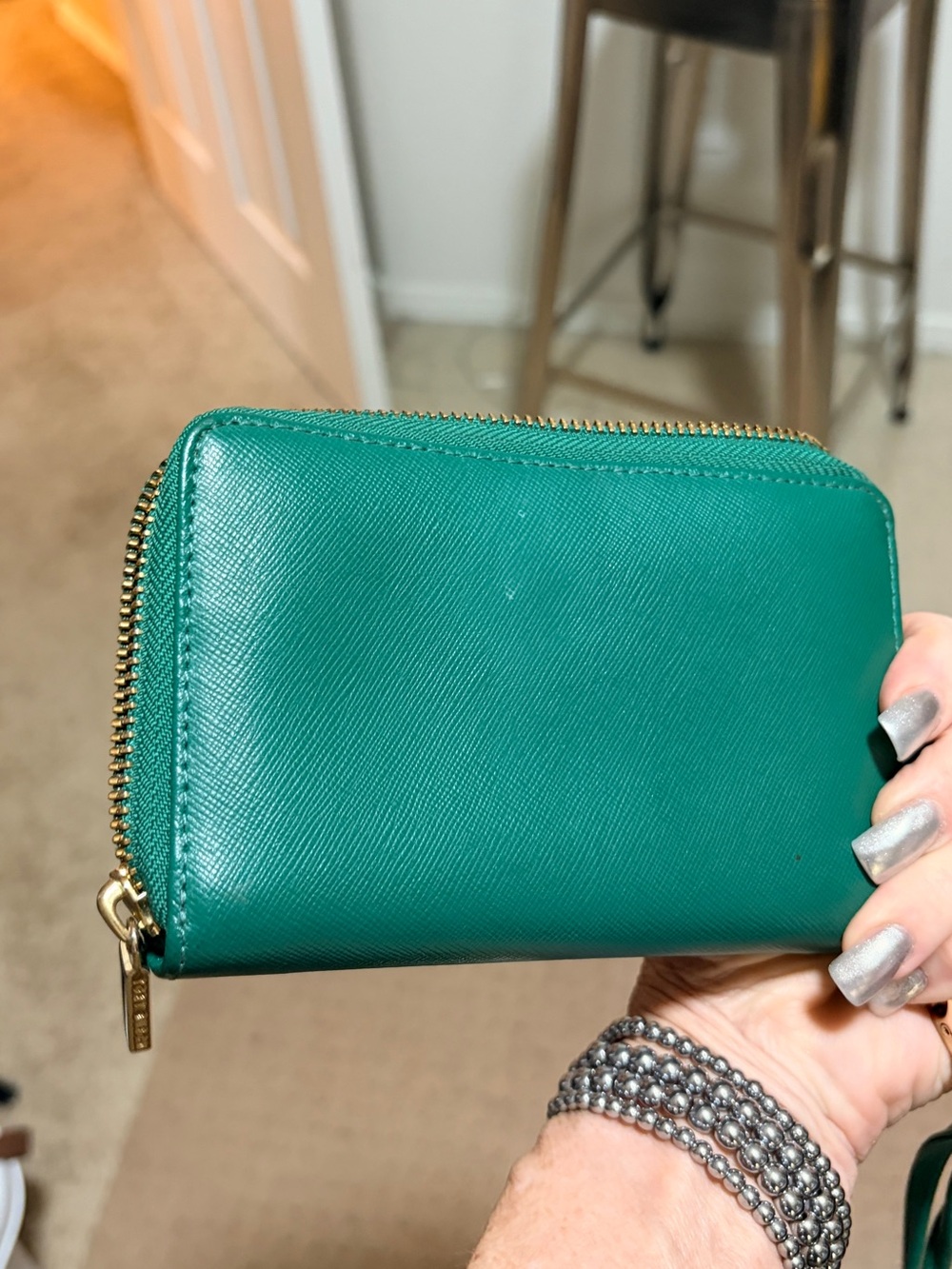 Tory Burch Emerald Green Zip Wristlet Wallet with Gold Logo - Picture 2 of 5